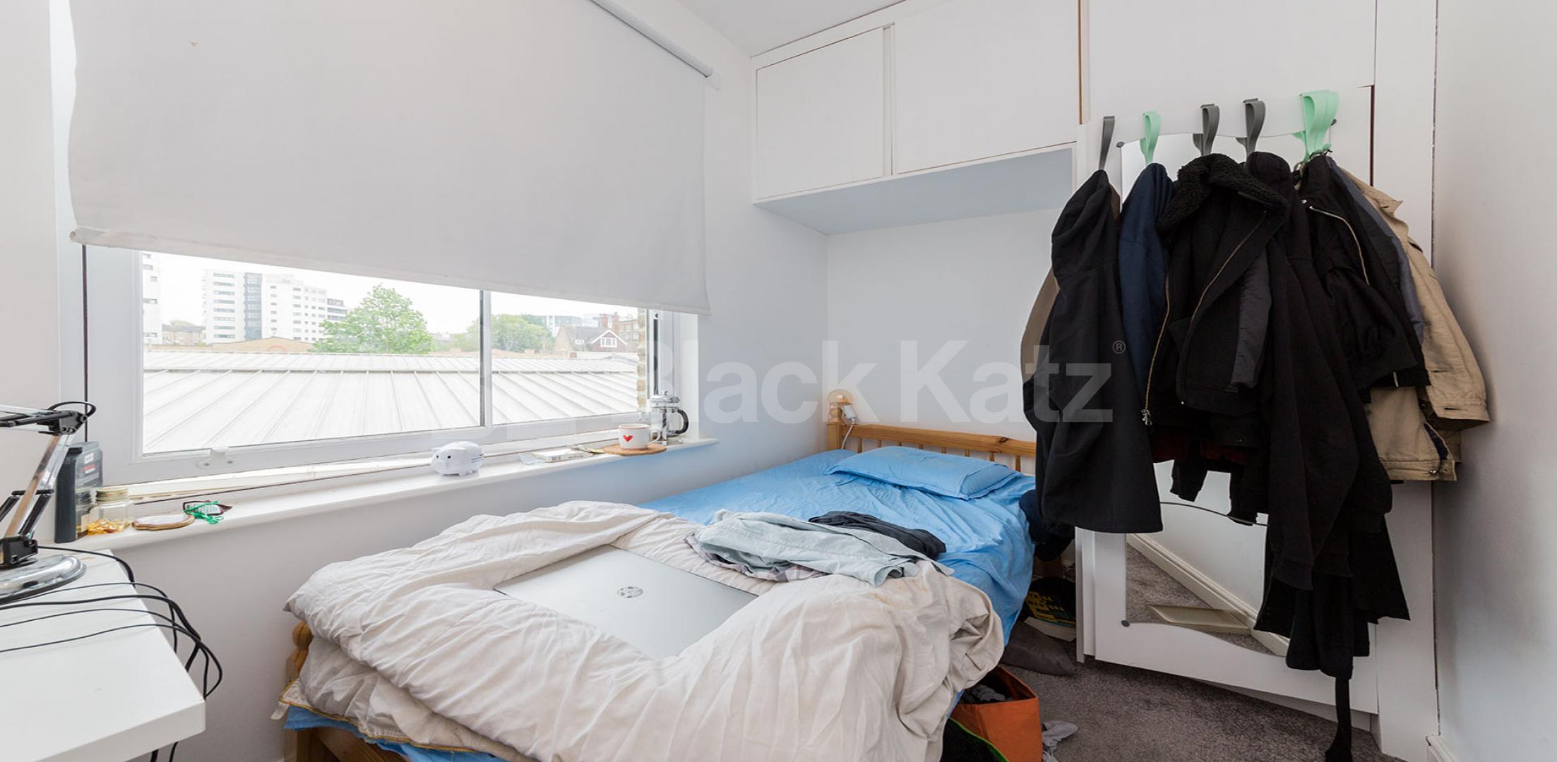 Fantastic spacious three bed mins to tube and shops  Hillmarton Road, Caledonian Road